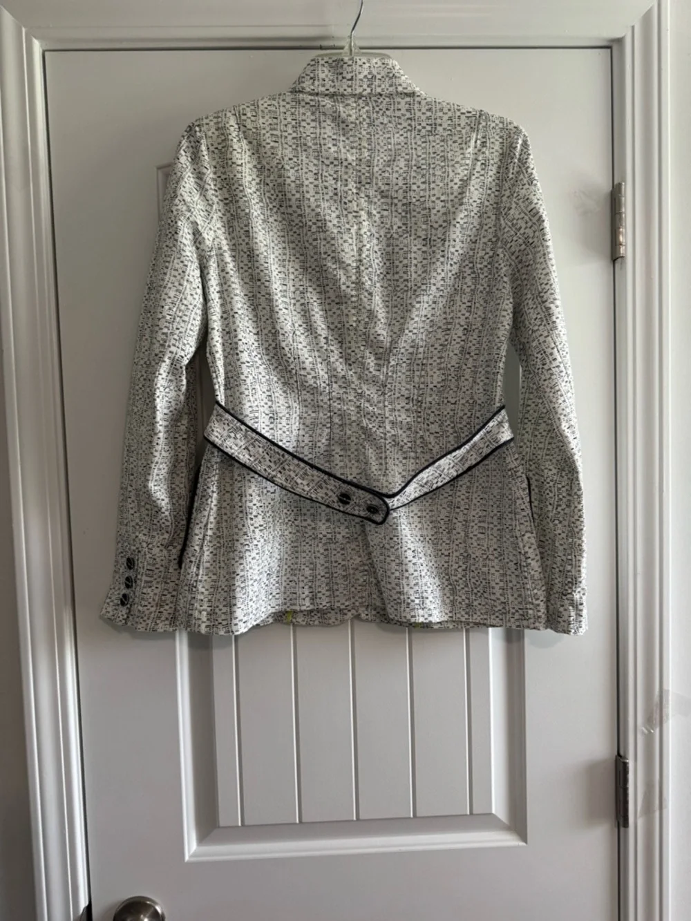 Tailored White Textured Blazer with Black Trim